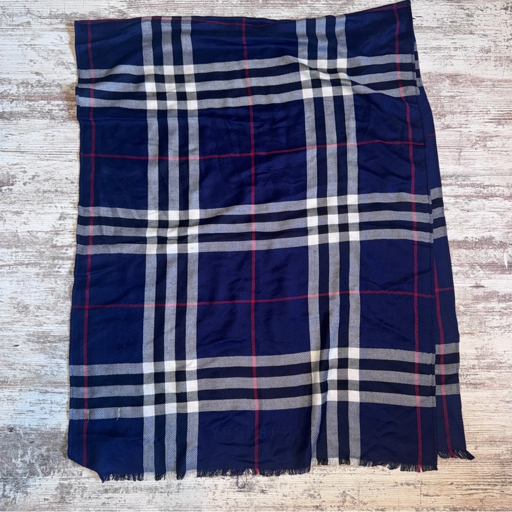 Burberry‎ Blue and White Plaid Scarf with Fringe - Picture 5 of 5